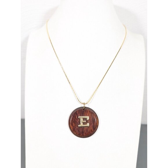 Vintage Initial Letter E Brown Wood Round Pendant Necklace Gold Tone 18 in - Picture 2 of 7